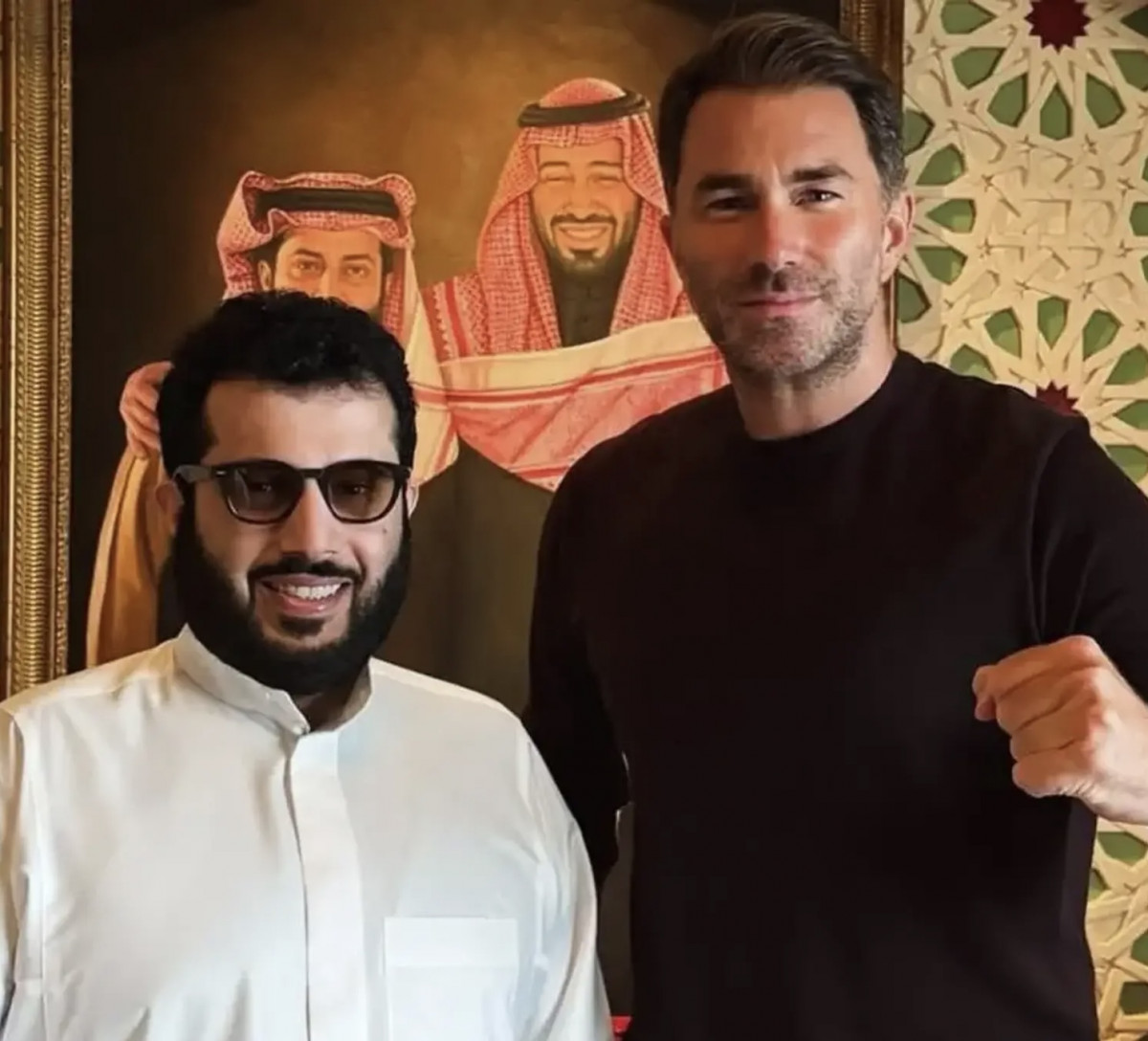 Эдди Хирн эмоционально поделился о своих отношениях с Турки Аль аш-Шейхом и Конором Бенном